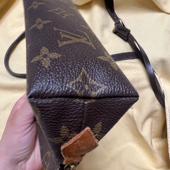 Louis Vuitton Cosmetic Pouch - Picture 4 of 16